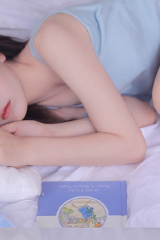 没有罩子的瑜伽老师
